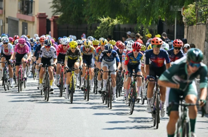 Les coureuses du Tour de France lors du départ de la dernière étape, le 9 août 2026 à Nice