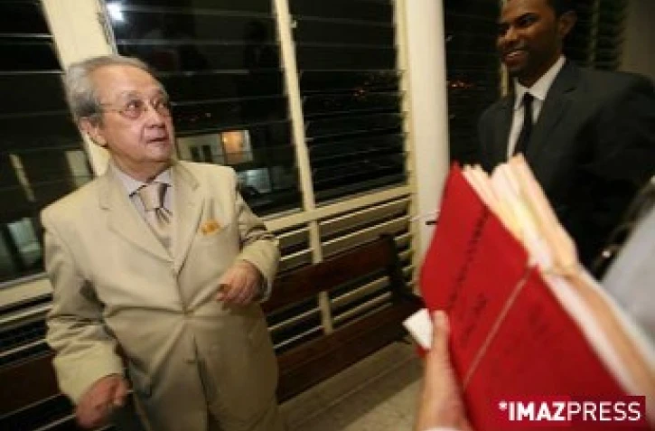 Jeudi 5 juin 2008 saint Denis 

 Maître jacques verges a représenté l'union des Comores qui réclame l'extradition de Mohamed bacar