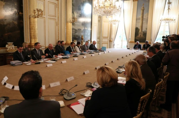 Le président Emmanuel Macron et le Premier ministre Edouard Philippe lors d'une réunion avec des élus calédoniens, le 30 octobre 2017 à l'Elysée, à Paris