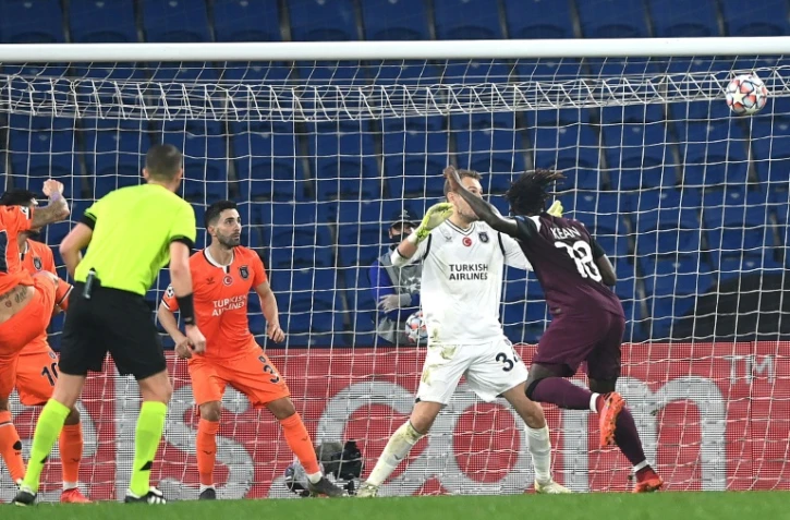 L'attaquant italien du Paris-SG, Moïse Kean (d), auteur d'un doublé lors du match de groupes de la Ligue des champions face au Basaksehir, à Istanbul, le 28 octobre 2020