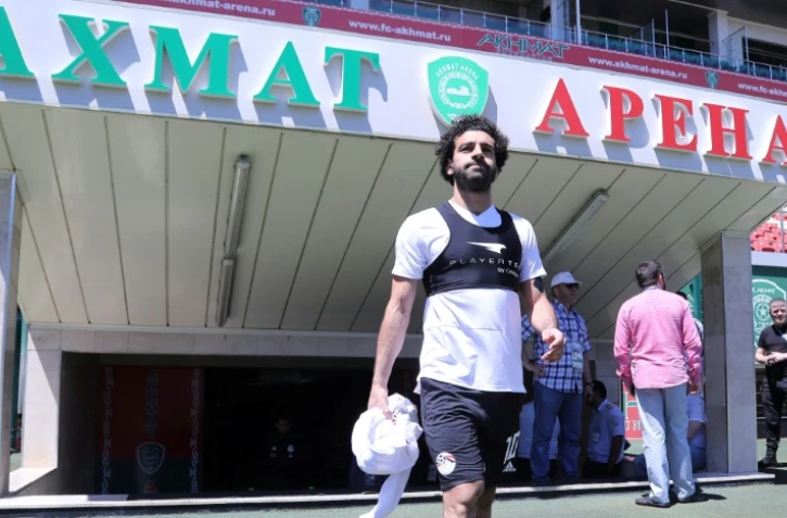 L'attaquant de l'Egypte, Mohamed Salah , arrivant pour un entraînement au stade  Akhmat Arena de Grozny en Tchétchénie, le 13 juin 2018 