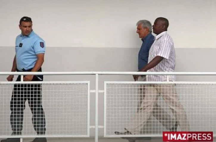 Mardi 24 juin 2008

La cour d' appel à rejeté la demande d' extradition formulée par l' Etat comorien a l' encontre de du colonel Bacar