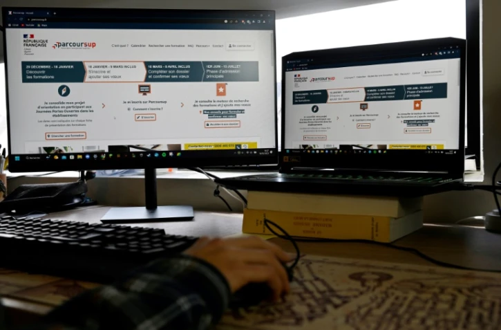 La plateforme d'admission dans l'enseignement supérieur Parcoursup était inaccessible mercredi soir, en raison d'un "problème de disponibilité des serveurs", selon le ministère de l'Enseignement supérieur, qui a repoussé d'un jour, à jeudi soir, la date limite du dépôt de candidatures