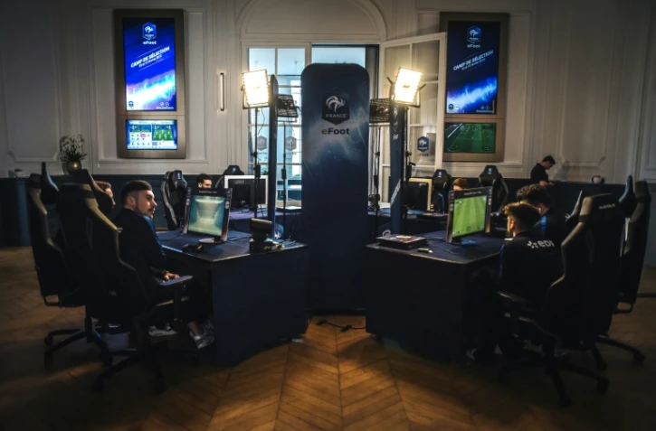 16 joueurs professionnels de efoot en compétitions pour désigner les 6 meilleurs français 2019 de la FIFA lors du camp de base à Clairefontaine, le 12 février 2019 