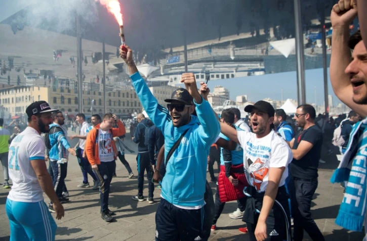 Supporters de l'Olympique de Marseille rassemblés sur le Vieux Port, le 16 mai 2018