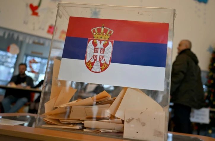 Les Serbes votent le 17 décembre 2023 pour élire leur Parlement, moins de 18 mois après les dernières législatives et dans un contexte d'inflation record et de manifestations massives contre la violence 