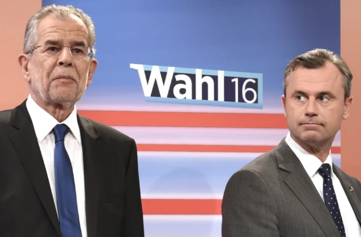 L'ancien dirigeant des Verts Alexander Van der Bellen (g) et le candidat du FPÖ Norbert Hofer le 23 mai 2016 à Vienne