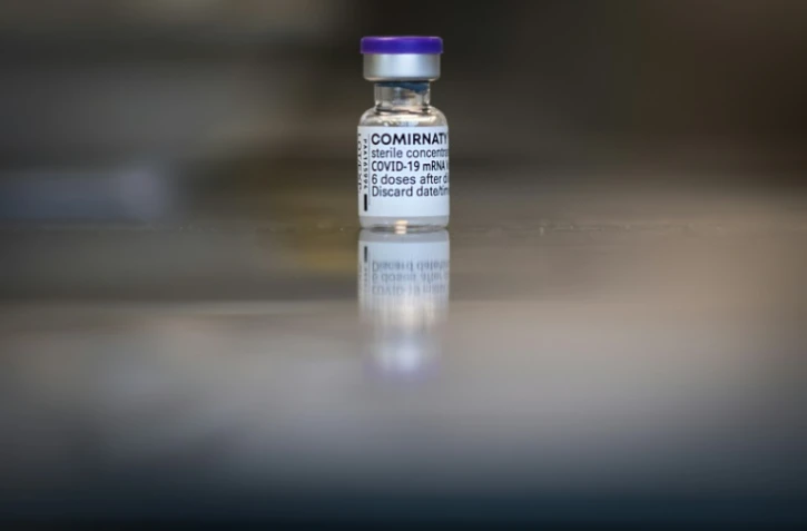 Un flacon du vaccin Pfizer/BioNTech à un centre de vaccination à Nantes, le 9 avril 2021
