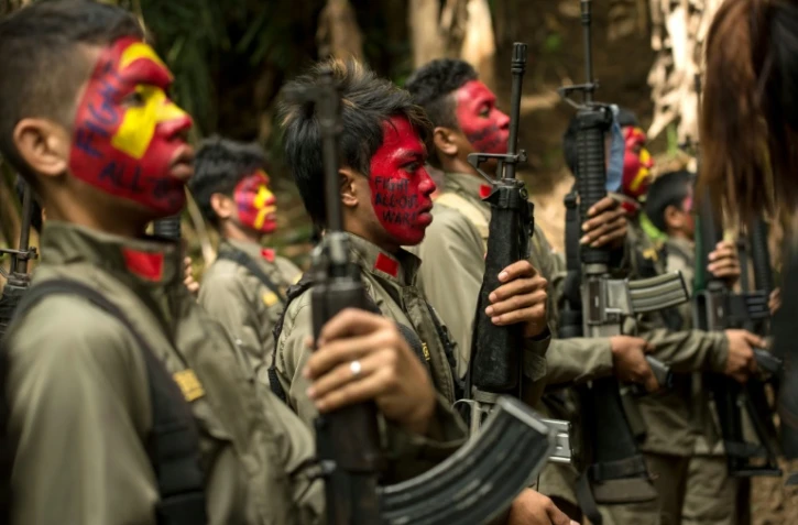 Des guerilleros maoïstes de la Nouvelle armée du peuple (NPA), dans les montagnes de la Sierra Madre, dans la jungle philippine, le 30 juillet 2017