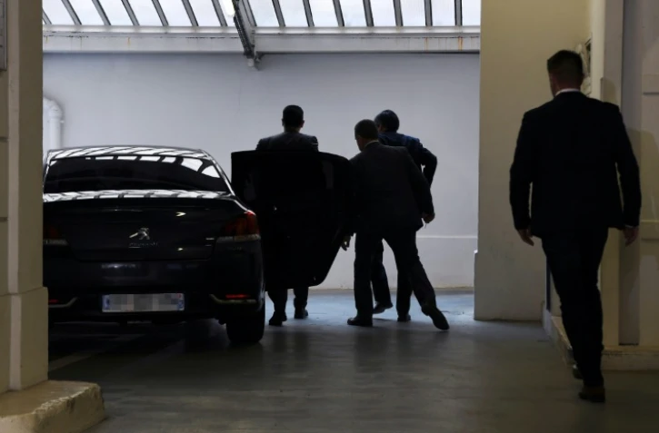 François Fillon (3e à droite) s'apprête à déjeuner avec Nicolas Sarkozy, à Paris, le 15 février 2017