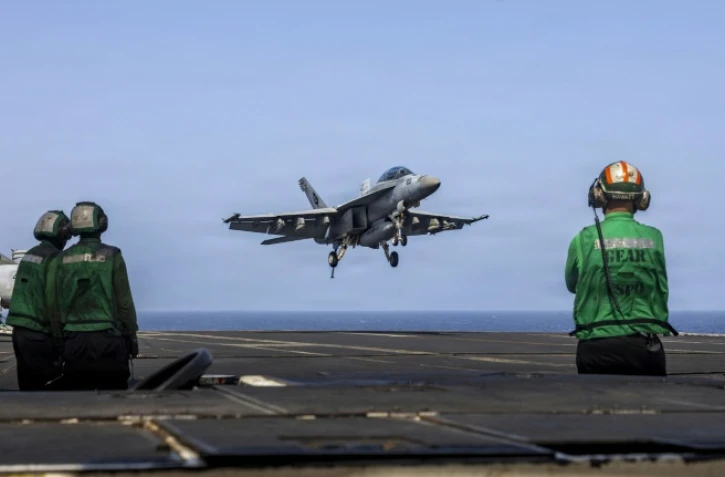 Un avion de chasse américain sur le porte-avions Abraham Lincoln, le 26 mai 2026