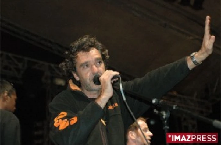Sakifo Maurice - août 2008 - En raison des rafales de vent, le directeur du festival, Jérome Galabert, a décidé d'écourter le concert (Photo Imaz Press Réunion)