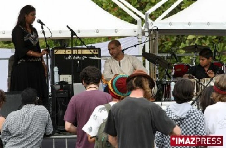 Sakifo 2008 - Concert de Subash et tablatronic sur la scène gratuite d'Orange