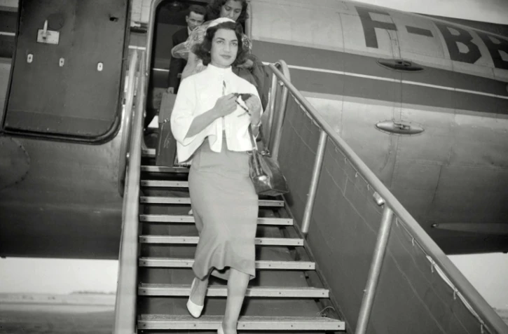 La soeur jumelle de l'ancien Chah d'Iran, la princesse Ashraf Pahlavi, dans les années 1950 lors de son arrivée en France