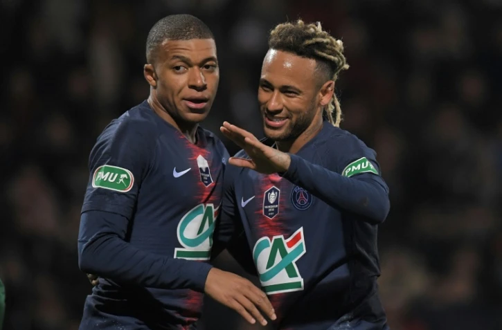 Les attaquants parisiens Kylian Mbappé (g) et Neymar contre la GSI Pontivy en Coupe de France, le 6 janvier 2019 à Lorient