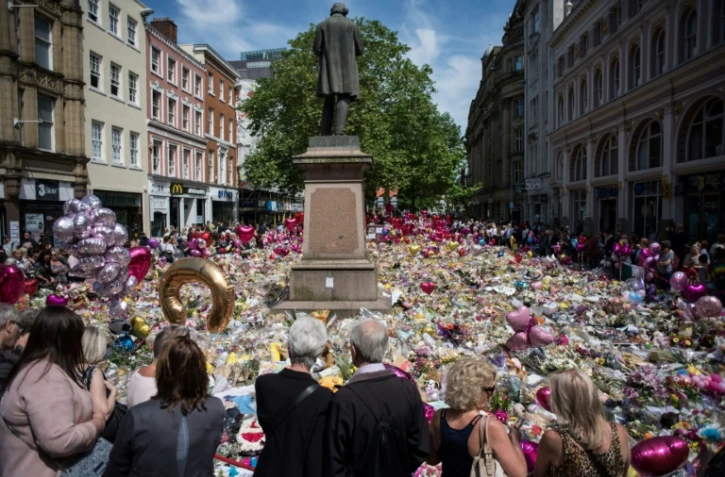 Des bouquets et messages déposés sur St Ann's Square in Manchester, photographiés le 31 mai 2017 en hommage aux victimes de l'attentat du 22 mai