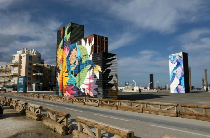 Containers recouverts de fresques gérantes, le 17 septembre 2021 au Barcarès