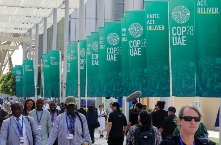 Des participants à la COP28, le 3 décembre 2023 à Dubaï