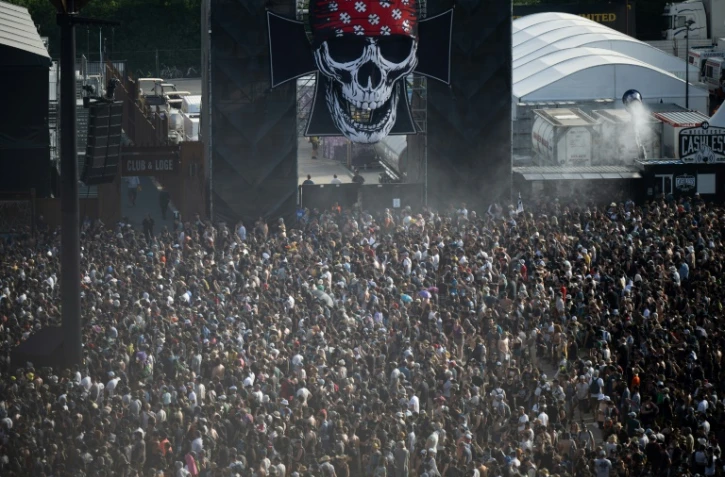 Des participants au grand festival metal Hellfest, le 17 juin 2022 à Clisson (Loire-Atlantique)