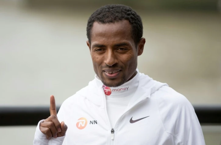 L'Ethiopien Kenenisa Bekele pose pour une séance photo, le 20 avril 2017, trois jours avant de participer au marathon de Londres