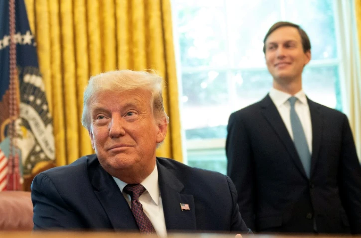 Jared Kushner près de son beau-père, le président américain Donald Trump, lors de l'annonce de la reconnaissance d'Israël par Bahreïn, le 11 septembre 2020