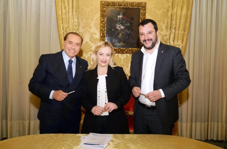 Les trois alliés de la coalition de droite - extrême droite en Italie : Silvio Berlusconi, Giorgia Meloni et Matteo Salvini (de g à d) 