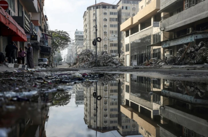 Une rue du quartier Al-Rimal à gaza après une frappe israélienne, le 20 mai 2021
