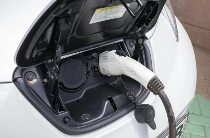 Une voiture électrique à 100 euros par mois pour les Français les plus modestes: cette mesure promise par le gouvernement reste encore floue et pourrait impliquer de lourdes subventions