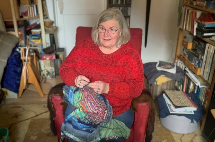 L'Allemande Renate Krause, 71 ans, chez elle à Kiel, dans le nord de l'Allemagne, le 7 février 2025