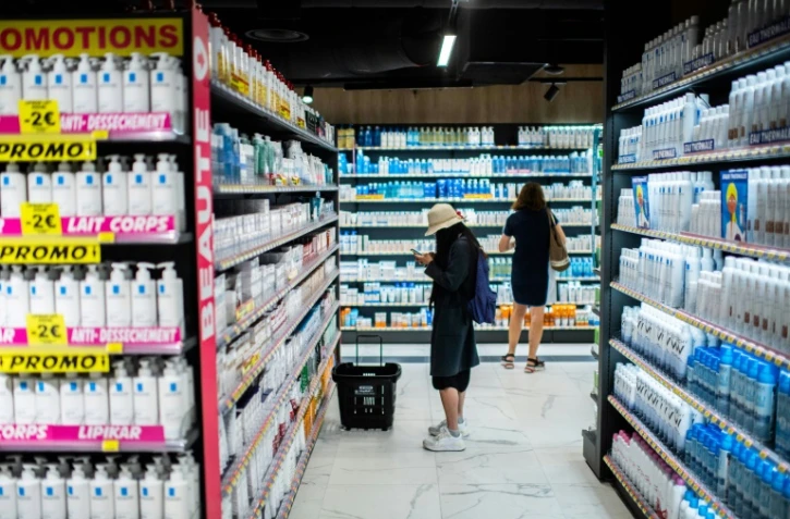 Un filtre de protection solaire présent dans les crémes anti-âge et solaires peut se dégrader en perturbateur hormonal