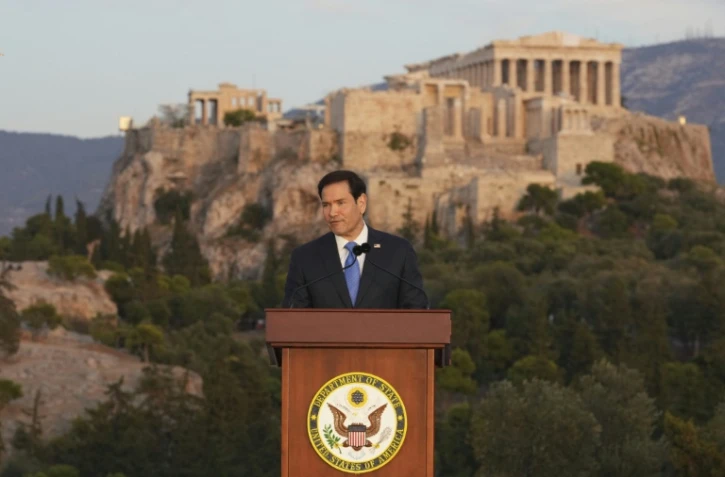 Le secrétaire d'Etat américain Marco Rubio à Athènes, avec en toile de fond l'Acropole, le 7 octobre 2026