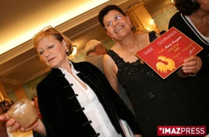 Lundi 15 septembre 2008 Georgette Dena, créatrice des produits gastronomique Mamie Georgette a reçu, à Paris, le Coq d'or du Guide des Gourmands