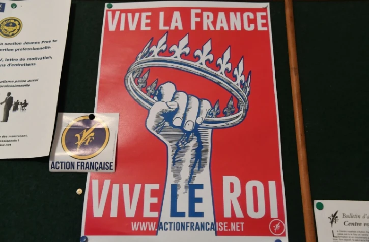 Un colloque organisé samedi après-midi à Paris par le mouvement royaliste Action française pourra finalement se tenir, la justice ayant suspendu l'interdiction prononcée vendredi
