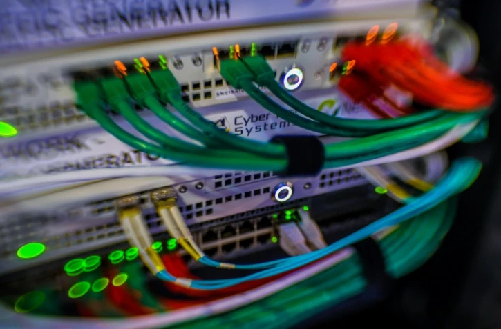 La Grande-Bretagne et l'Australie ont accusé les services de renseignement militaire russes (GRU) de mener des cyberattaques contre des institutions politiques et sportives, des entreprises et des médias à travers le monde