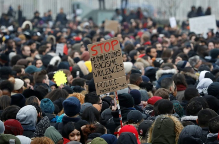 Des manifestants à Bobigny en soutien à Théo, jeune homme victime d'un viol présumé lors d'une interpellation brutale à Aulnay-sous-Bois (Seine-Saint-Denis), le 11 février 2017 