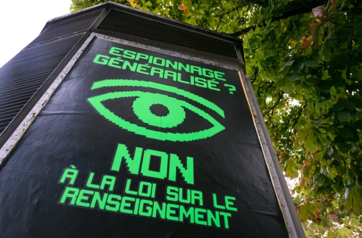 Affiche électorale sur la nouvelle loi sur le renseignement le 16 septembre 2016 à Genève
