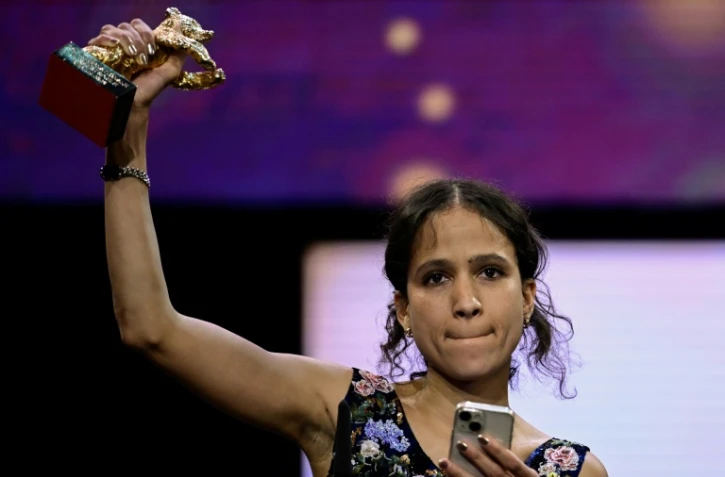 La réalisatrice franco-sénégalaise Mati Diop
remporte l'Ours d'or pour son documentaire "Dahomey", le 24 février 2024 à Berlin