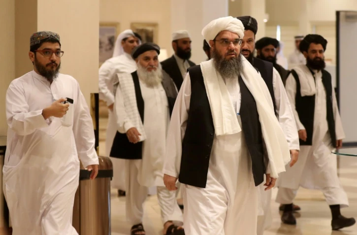 Des membres de la délégation des talibans arrivent à la conférence de dialogue interafghan à Doha, capitale du Qatar le 7 juillet 2019
