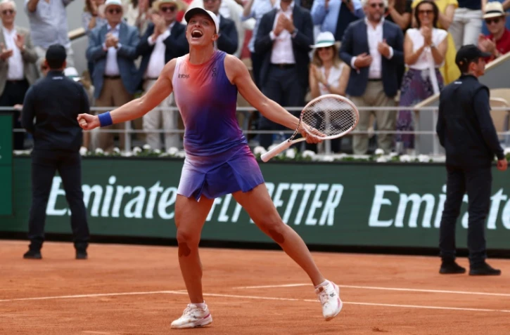 La Polonaise Iga Swiatek remporte la finale de Roland Garros face Ă l'Italienne Jasmine Paolini le 8 juin 2024 Ă Paris