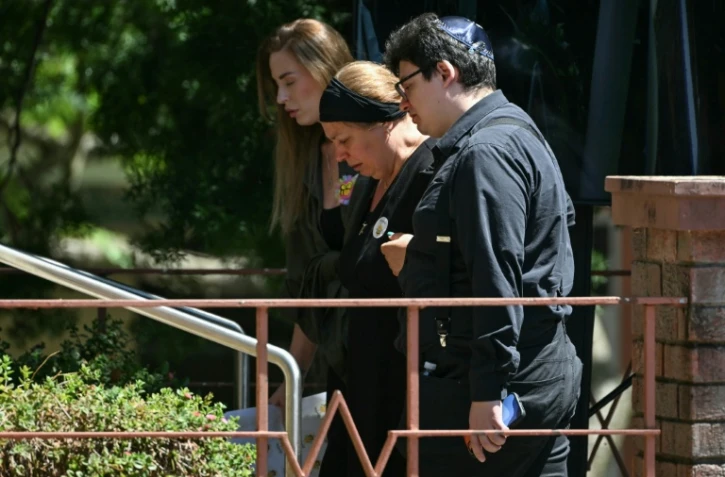 Valentyna la mère de la petite Matilda arrive aux funérailles de sa fille le 18 décembre 2025.