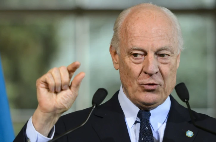 L'émissaire spécial des Nations unies pour la Syrie Staffan de Mistura devant la presse après une réunion des pourparlers de paix entre opposition et régime à Genève le 18 avril 2016