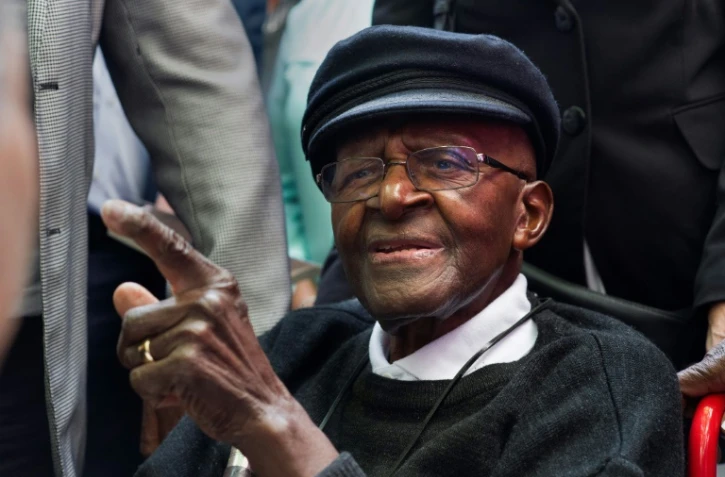 Prix Nobel de la Paix, l'archevêque sud-africain Desmond Tutu, ici au Cap le 7 octobre 2016, a renoncé à son rôle d'ambassadeur pour Oxfam,