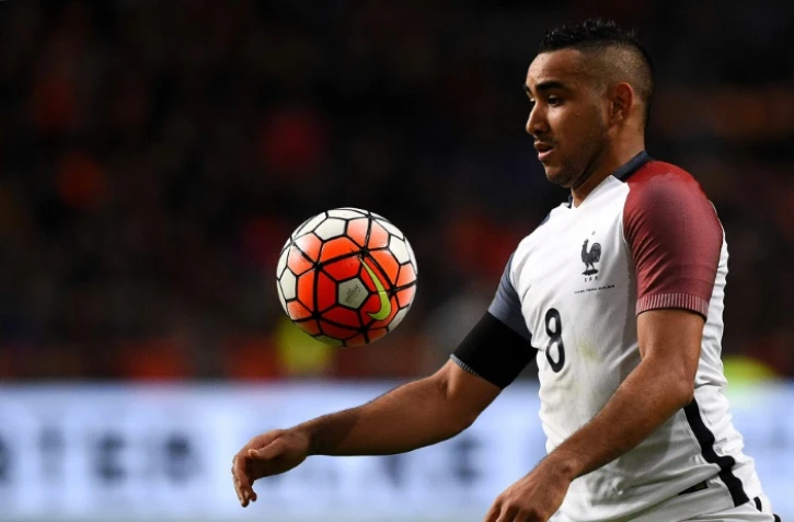 L'attaquant de l'équipe de France Dimitri Payet contrôle le ballon en match amical face aux Pays-Bas, le 25 mars 2016 à Amsterdam
