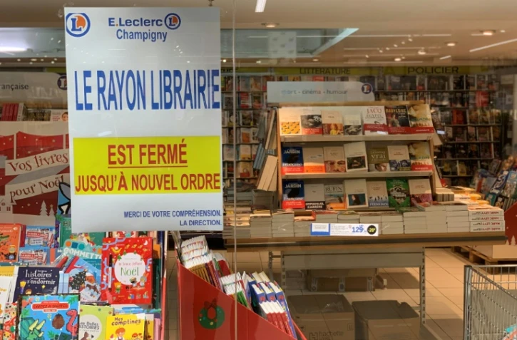 Un rayon librairie fermé le 3 novembre 2020 dans un hypermarché à Villiers-sur-Marne