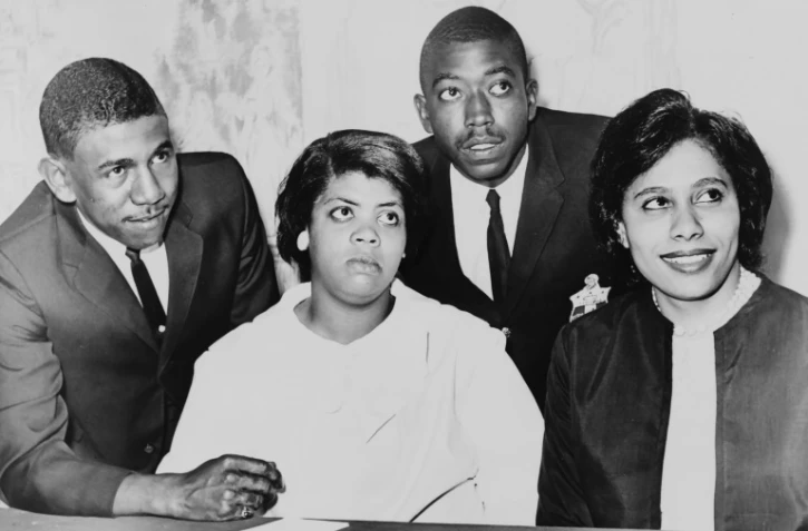 Photographie datant de 1964 fournie par la Librairie du Congrès américain montrant Linda Brown (C) qui fut au centre d'une bataille judiciaire ayant conduit en 1954 à l'interdiction de la ségrégation raciale dans les écoles des Etats-Unis