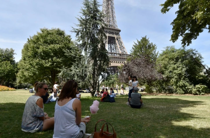 Le Champ-de-Mars à Paris le 13 août 2016