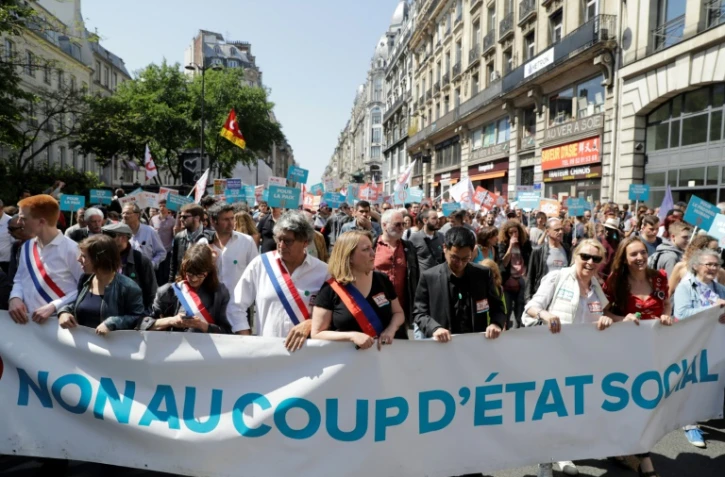 Des députés LFI en tête du cortège "La fête à Macron" le 5 mai 2018 à Paris