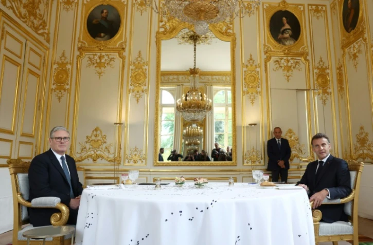 Le Premier ministre britannique Keir Starmer et le président français Emmanuel Macron le 17 avril 2026 au palais de l'Elysée à Paris