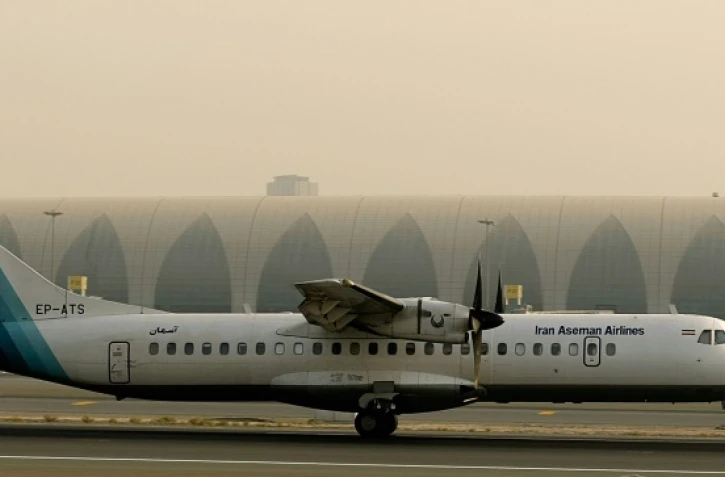 Un avion de la compagnie iranienne Aseman Airlines sur le tarmac de l'aéroport de Dubaï, le 29 juillet 2008