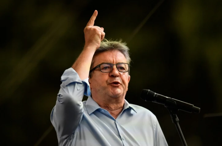 Le leader de La France Insoumise (LFI - extrême gauche), Jean-Luc Mélenchon, incite les Français à "mettre une raclée démocratique" au président Emmanuel Macron aux élections européennes du printemps 2019, dans son discours de rentrée à Marseille, le 25 août 2018